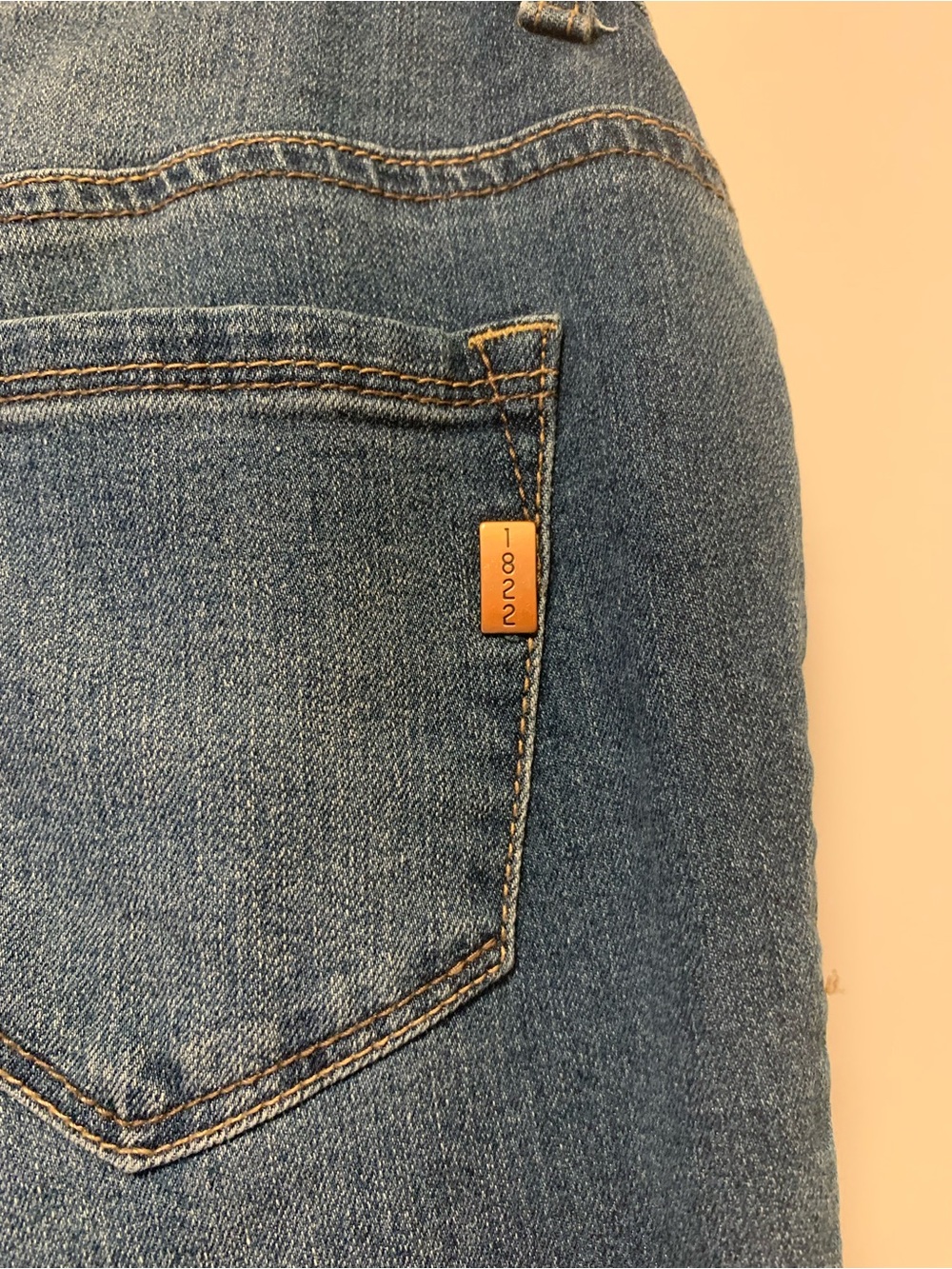 1822 Denim “Taylor” Straight Leg Jeans | Size 10 | Mid-Rise Cuffed Ankle - Picture 4 of 11